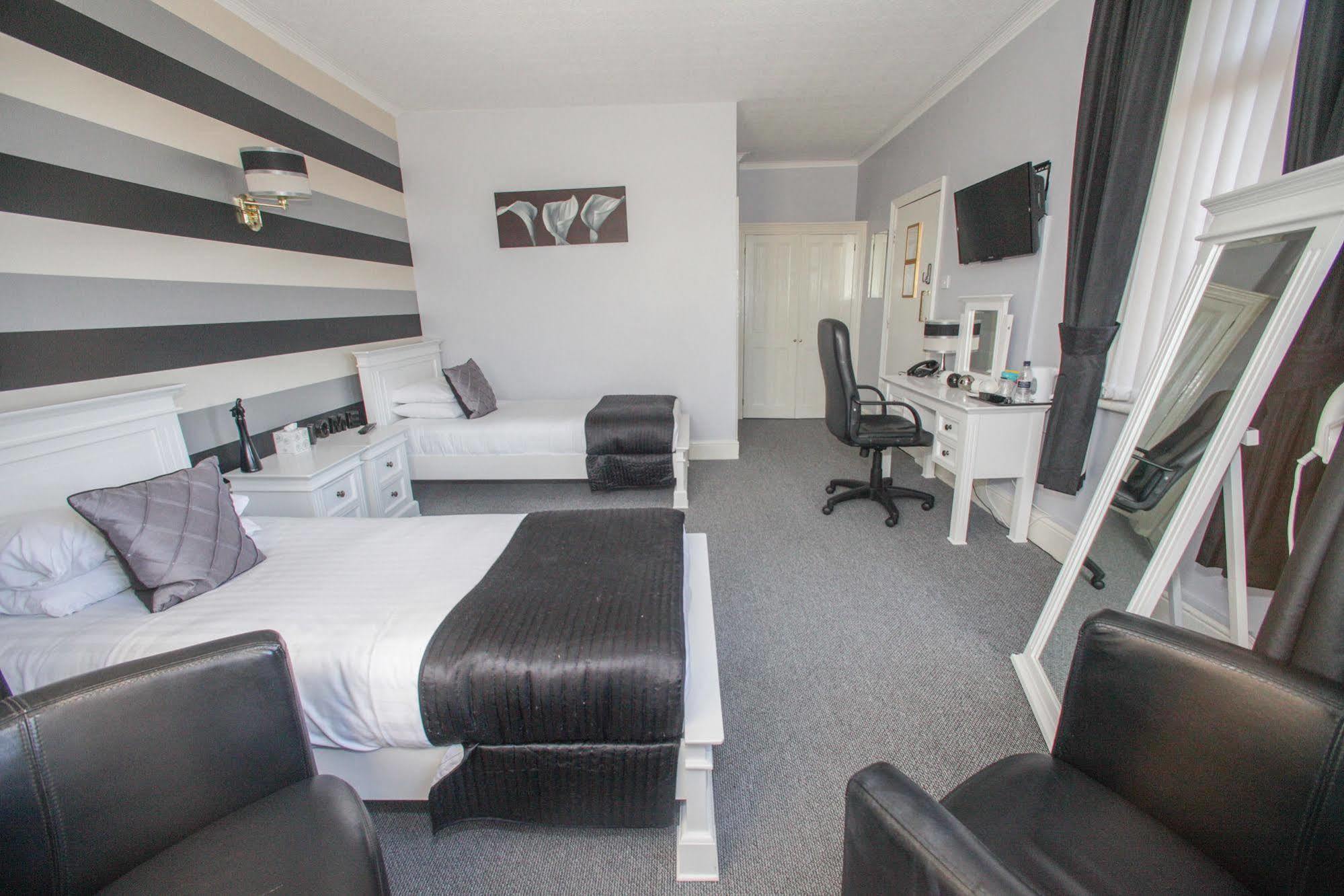 Tower House Executive Guest House Pontefract Eksteriør billede