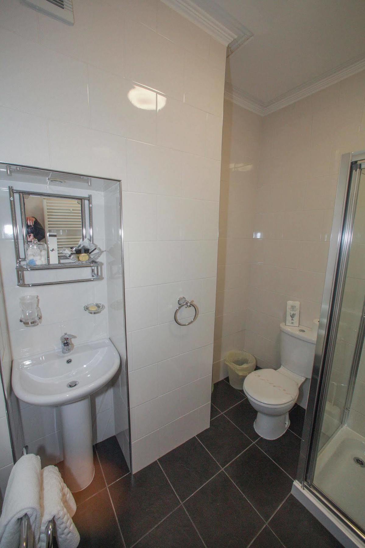 Tower House Executive Guest House Pontefract Eksteriør billede