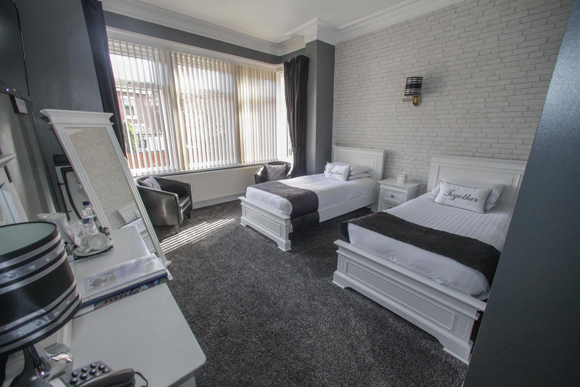 Tower House Executive Guest House Pontefract Eksteriør billede