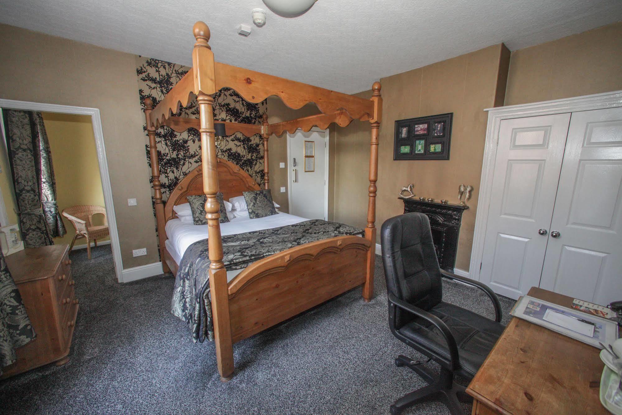Tower House Executive Guest House Pontefract Eksteriør billede